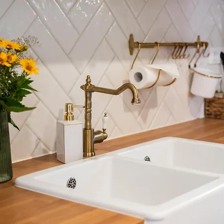 Veled Teljes Vendeghaz Badacsony * باداتشونيتوماي