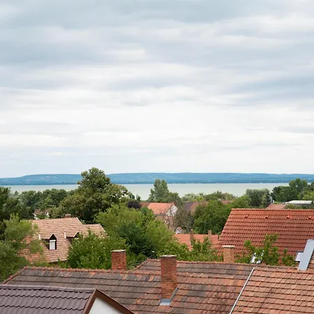 Veled Teljes Vendeghaz Badacsony باداتشونيتوماي