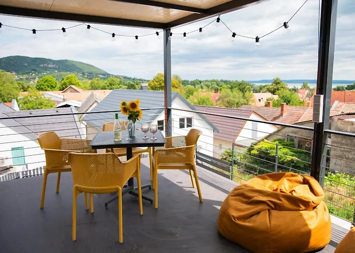 Veled Teljes Vendeghaz Badacsony * باداتشونيتوماي